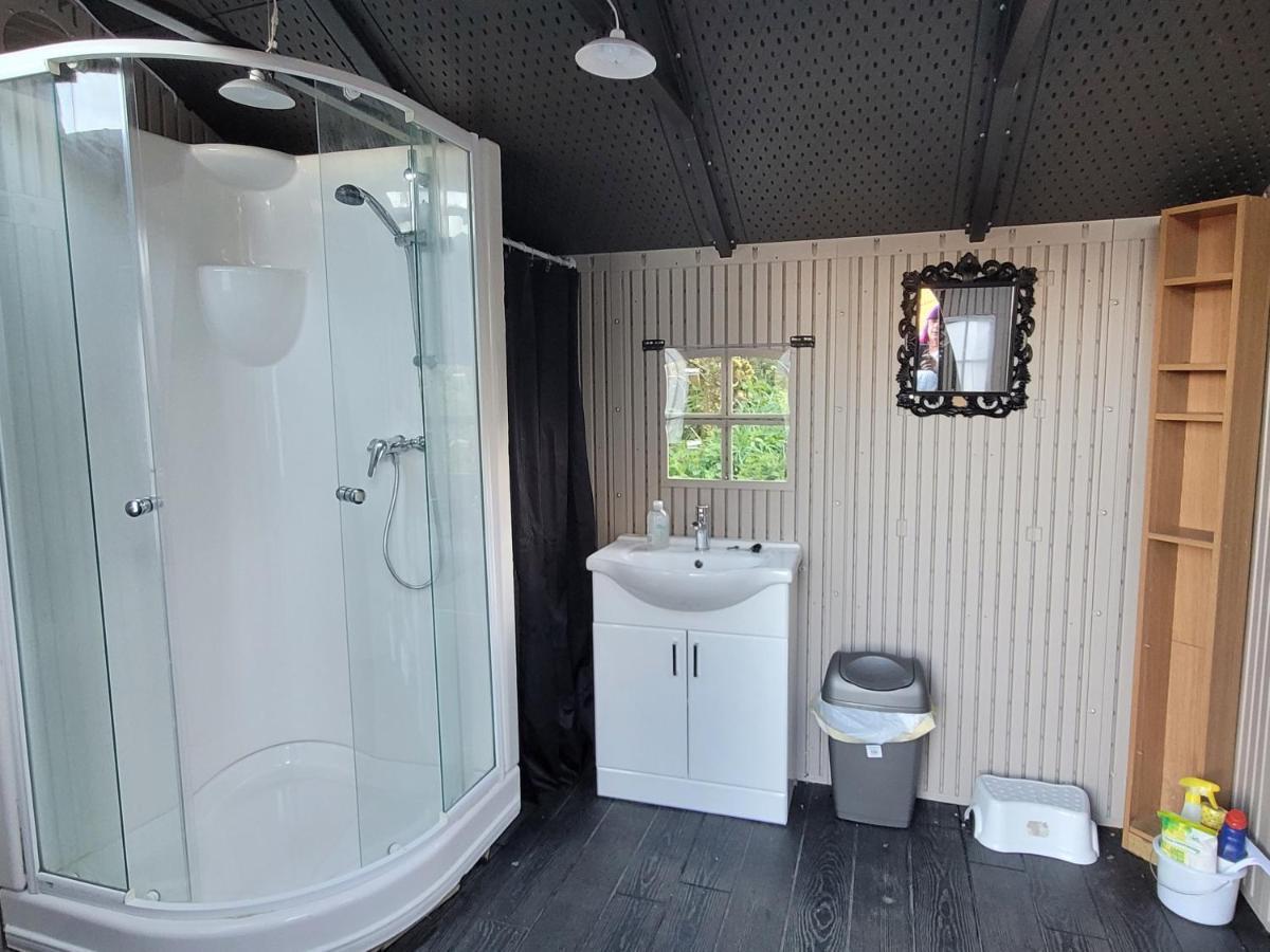 1 Glamping Tent With Kitchen & Electric On Small Family Campsite, No Bedding Supplied Нарберт Экстерьер фото